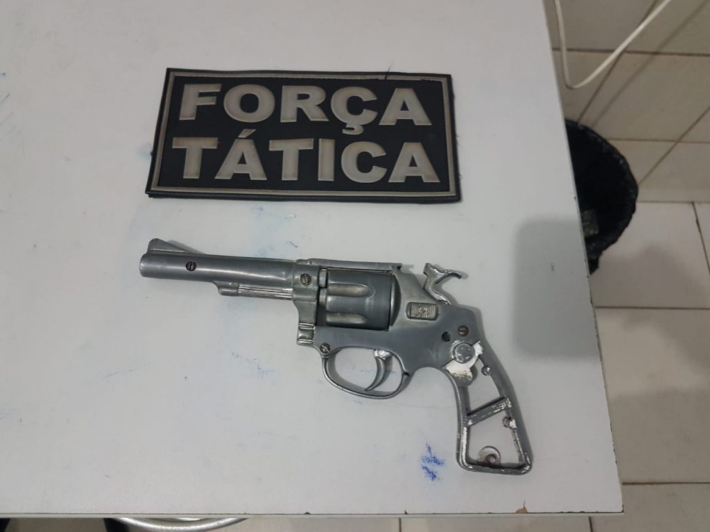 Policiais Militares Do 17BPM Apreende Menor Simulacro De Arma Do