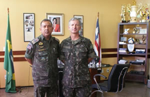 Coronel Franklin e o tenente-coronel Heber Costa destcmtexerc