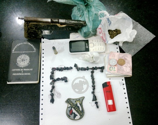 Materiais apreendidos por PM’s da ROTAM na Cidade Olímpica