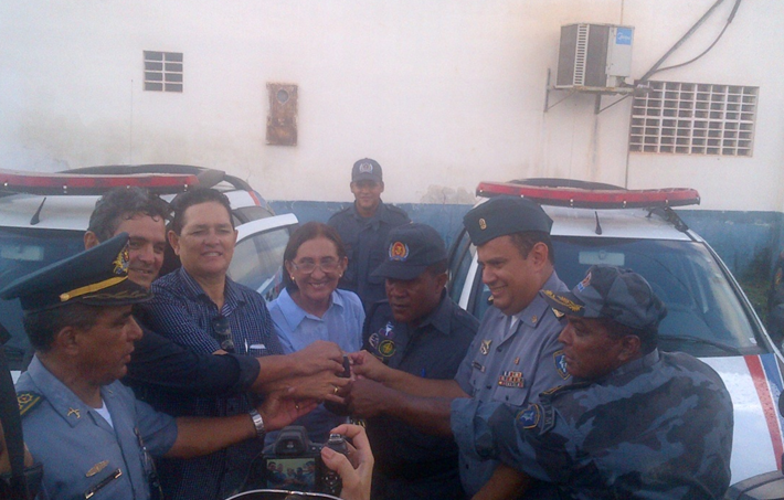 Momento da entrega das viaturas pelo coronel Zanoni aos Comandantes de Destacamentos da PMMA na cidade de Viana