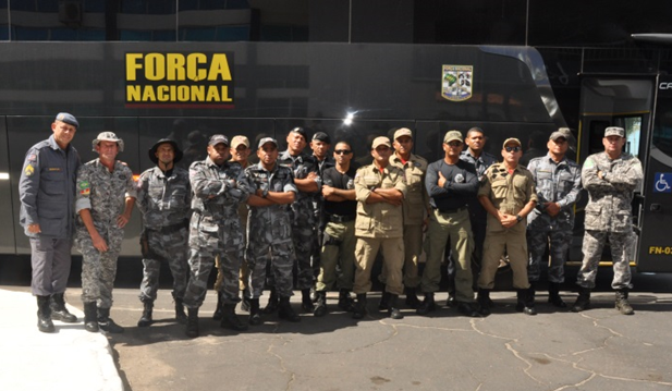 Subcomandante Geral e Diretor de Ensino conversam com o Comandante da Unidade 03