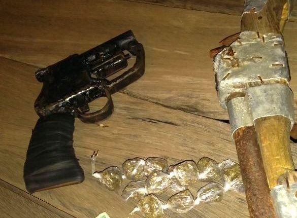 2º BPM apreende armas de fogo e prende suspeito de praticar assaltos em Caxias
