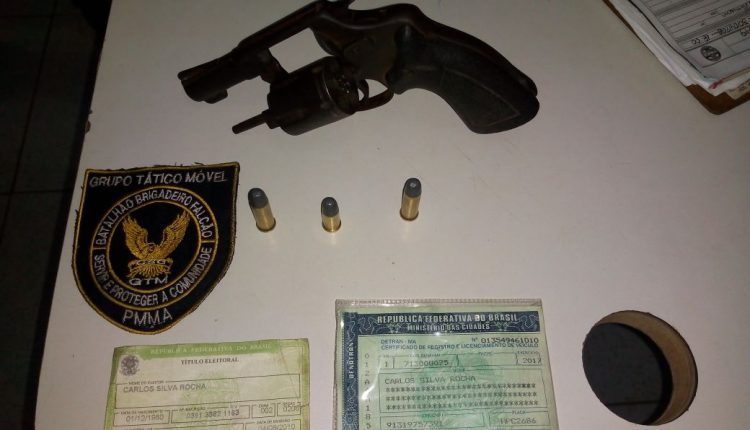 GTM do 1º BPM apreende carro roubado e arma de fogo com suspeitos