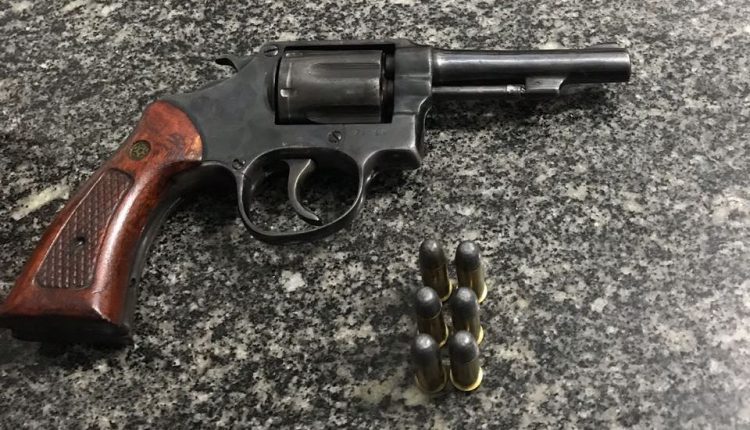 26º BPM APREENDE ARMA DE FOGO E PRENDE HOMENS SUSPEITOS EM AÇAILÂNDIA 