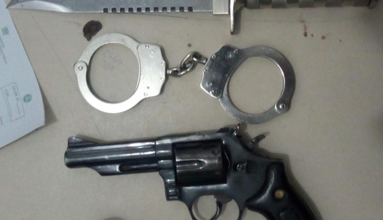 Policiais do 3º BPM apreendem arma de fogo durante realização da Operação Tiradentes II