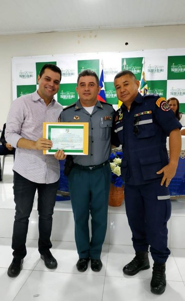 Comandante do 19º BPM recebe título de cidadão Trizidelense do Vale