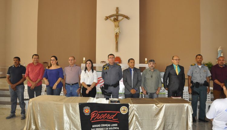 PARCERIA ENTRE O COMANDO DO 15º BPM (CPAI-1) E SEMED FORMA 735 ALUNOS PROERD