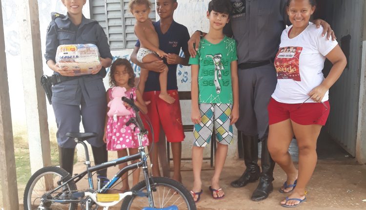2º EPMont doa bicicletas a crianças de bairro carente em Imperatriz