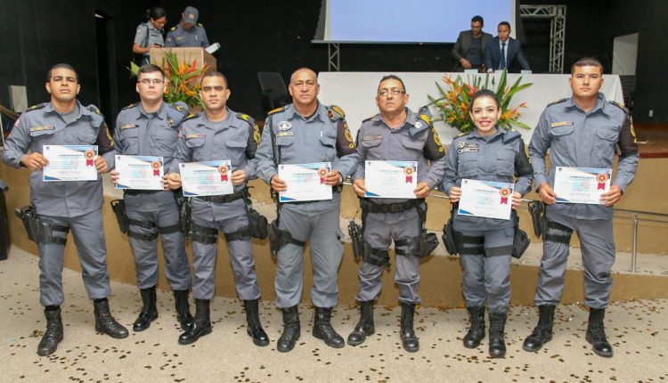 1º BPM realiza formatura da unidade e homenageia policiais militares e parceiros do batalhão