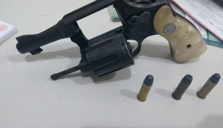 21º BPM apreende arma de fogo e drogas na quarta-feira (30)