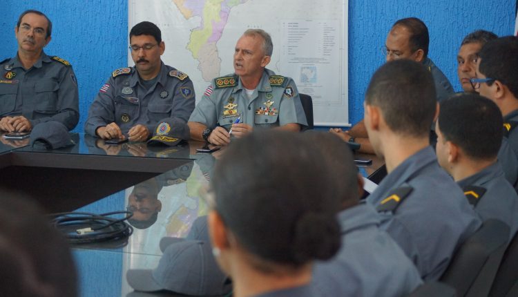 Policiais militares participam de reunião com diretor de Gestão e Tecnologia da Informação da PM