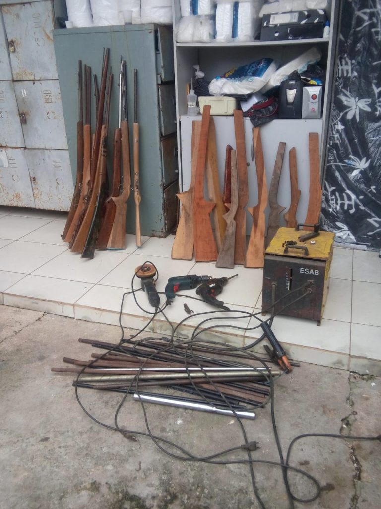 Policiais do 16º BPM e polícia civil prendem fabricante de armas de fogo em Chapadinha