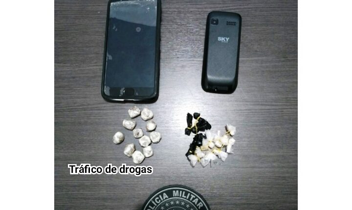 POLICIAIS MILITARES DO 27º BPM EM MORROS PRENDEM INDIVÍDUO POR TRÁFICO DE DROGAS