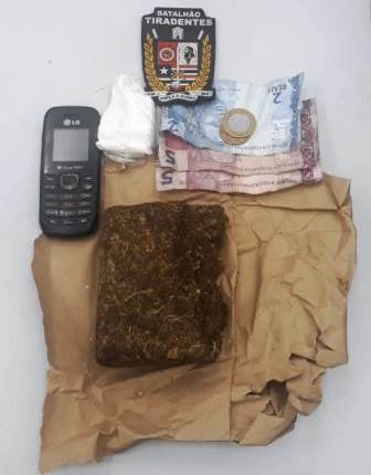 Batalhão Tiradentes apreende drogas em frente ao Parque do Bom Menino