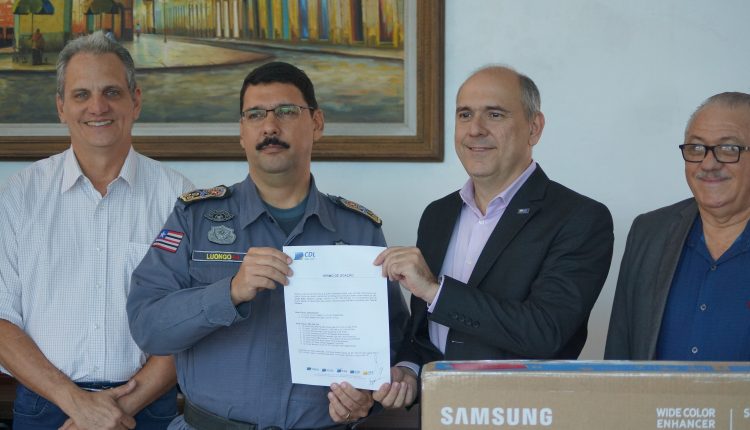 POLÍCIA MILITAR RECEBE EQUIPAMENTOS DOADOS PELA CDL  