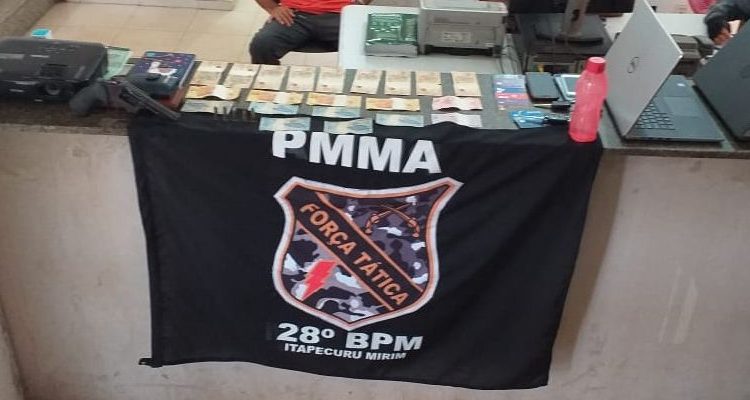 28º BPM apreende arma de fogo e prende foragidos da justiça