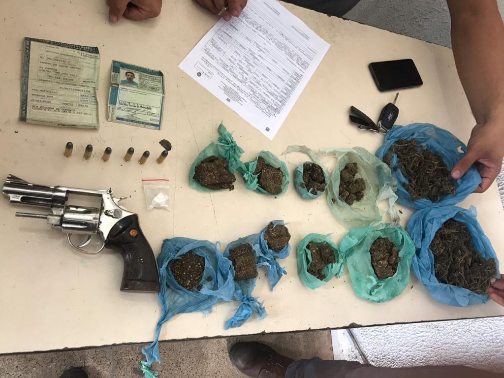 Polícia Militar prende dupla com arma de fogo e drogas em Imperatriz