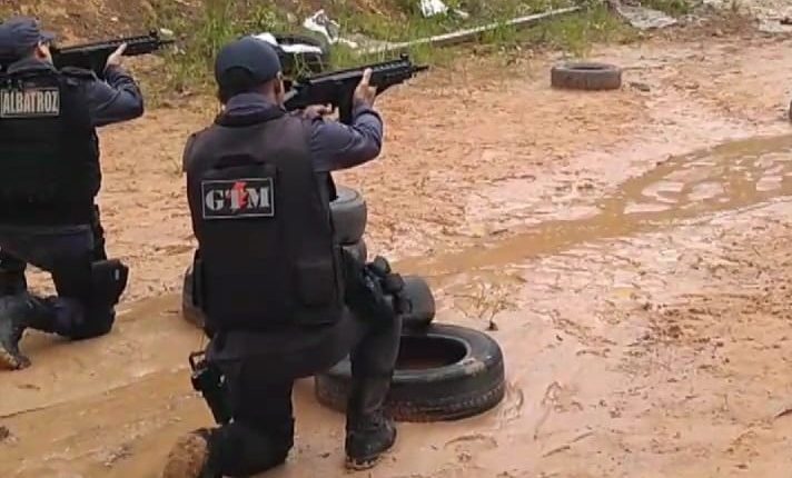 POLICIAIS MILITARES DO 6° BPM INTEGRANTES DO GTM RECEBEM INSTRUÇÃO SOBRE ARMAMENTO