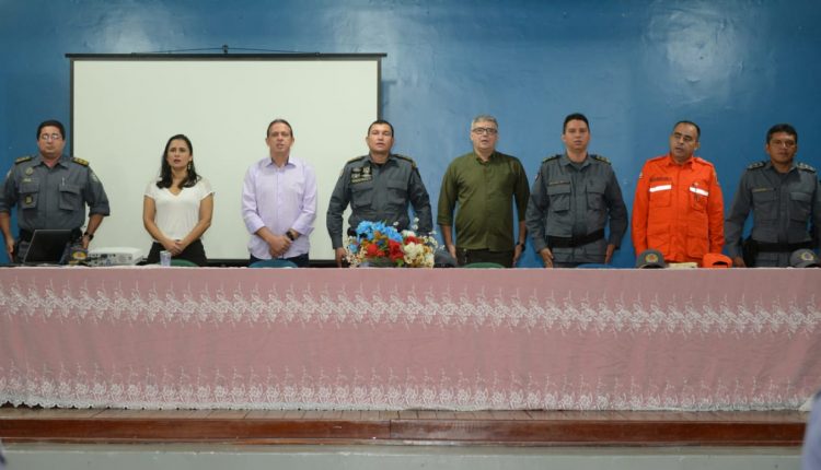 2º BPM realiza formatura para homenagear policiais do batalhão