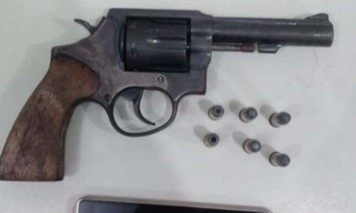 CPAM 2 prende homem por porte ilegal de arma de fogo e apreende revólver