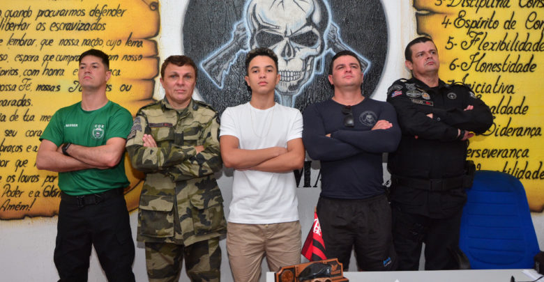 Estudante que pretende ingressar no CFO visita a sede do Bope da PMMA