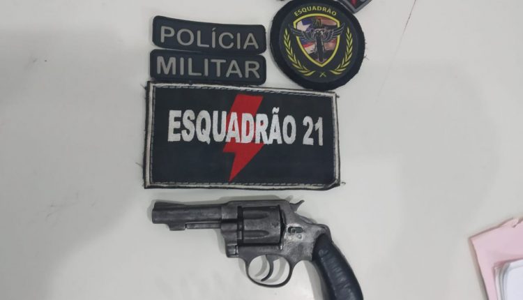POLICIAIS MILITARES DO 21° BPM RETIRAM DE CIRCULAÇÃO MAIS UMA ARMA DE FOGO DAS RUAS