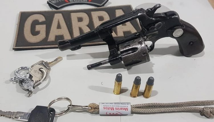 22º BPM prende homem com arma de fogo após cometer assalto no Bairro Sítio Grande