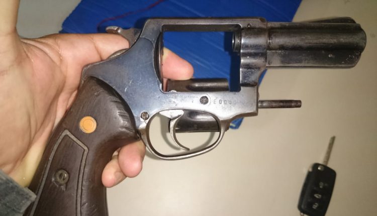 Polícia Militar prende homem com arma de fogo em Caxias