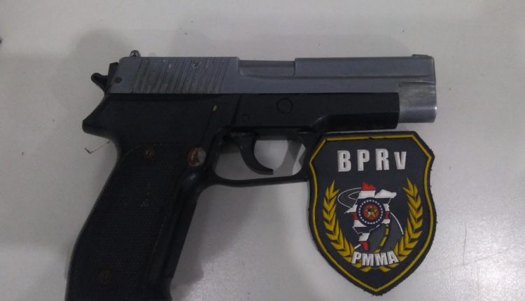 BPRv apreende homem com arma de fogo falsa no Bairro do Tirirical