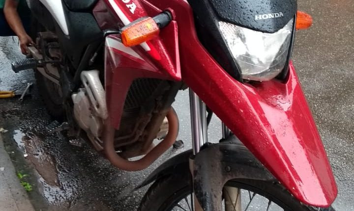 Moto clonada é apreendida na Vila Embratel