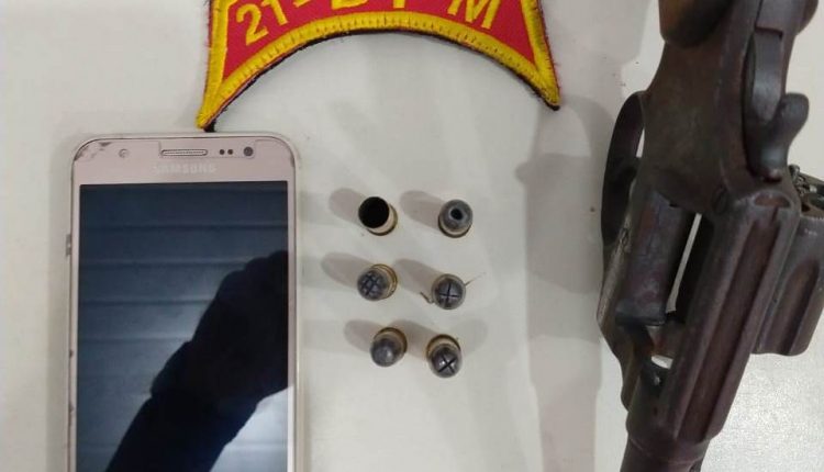 Homem é preso após atirar contra policiais militares