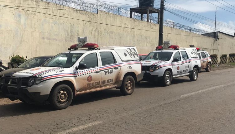 Policiais do 21º BPM prendem homens que arremessavam celulares para dentro da Penitenciária de Pedrinhas