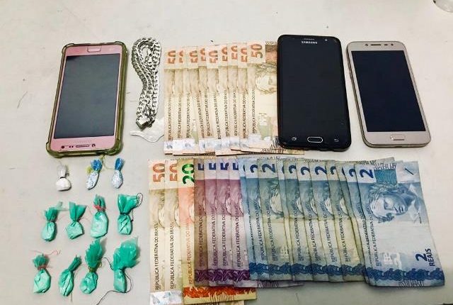 1º BPM PRENDE TRÊS SUSPEITOS POR TRÁFICO DE DROGAS NA VILA EMBRATEL