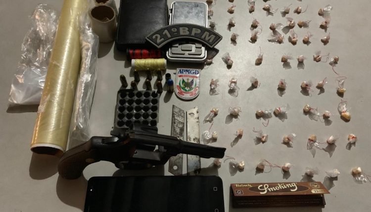 POLICIA MILITAR PRENDE HOMEM COM 64 “CABEÇAS” DE CRACK NO BAIRRO MARACANÃ