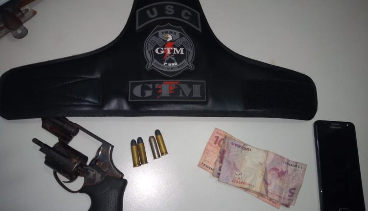 DOIS HOMENS SÃO PRESOS COM ARMA DE FOGO NA DIVINEIA