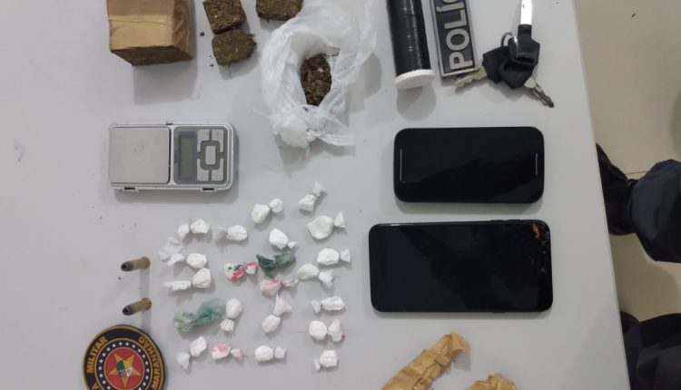 POLICIAIS MILITARES EM OPERAÇÃO EM CONJUNTO COM A POLICIA CIVIL PRENDEM TRIO POR TRÁFICO DE ENTORPECENTES EM SANTA RITA.