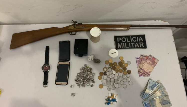 POLICIAIS DO 27° BPM EM HUMBERTO DE CAMPOS PRENDEM INDIVÍDUO POR TRÁFICO DE DROGAS E POSSE ILEGAL DE ARMA DE FOGO