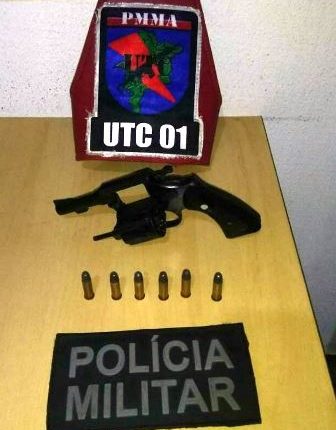 Homem é preso com arma de fogo em barreira policial
