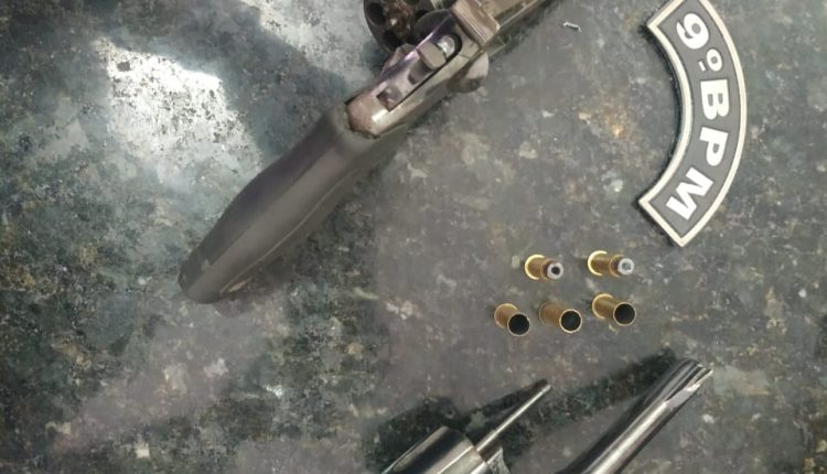POLiCIAIS MILITARES APREENDEM ARMAS DE FOGO NA VILA PALMEIRA