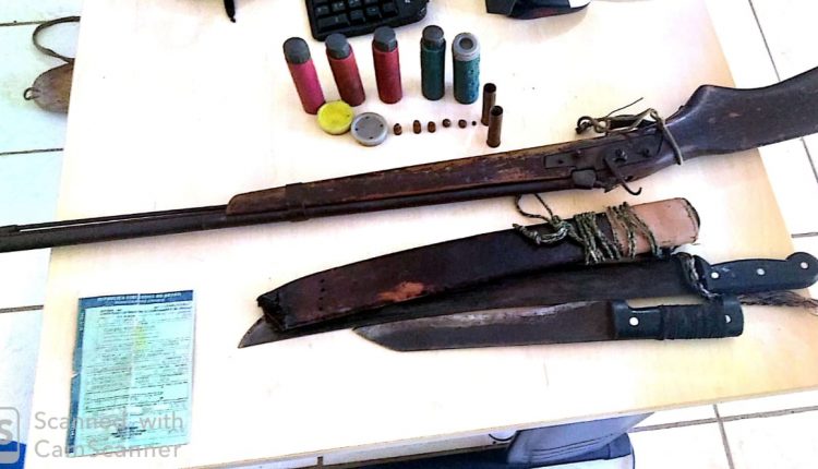 POLICIAIS MILITARES APREENDEM DROGAS E ARMAS DE FOGO DURANTE AÇÕES EM CAXIAS