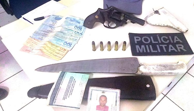 POLICIAIS MILITARES PRENDEM HOMEM POR PORTE ILEGAL DE ARMA DE FOGO, EM CAXIAS-MA