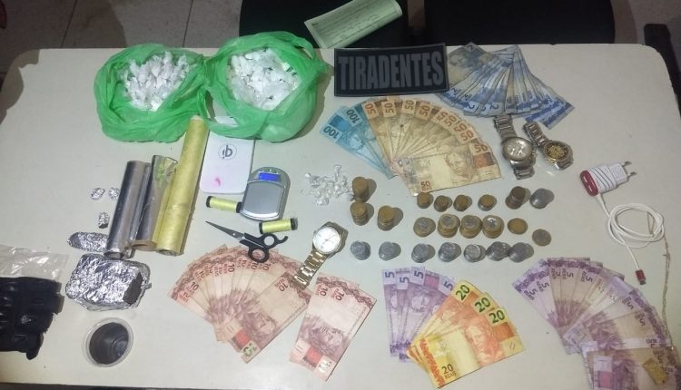 Polícia militar prende suspeito de trafico de drogas na rua da vala no bairro do João Paulo