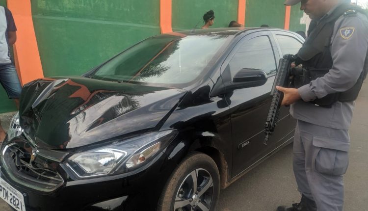 POLÍCIA MILITAR RESGATA REFÉM E RECUPERA VEÍCULO QUE HAVIA SIDO ROUBADO NO BAIRRO CIDADE VERDE