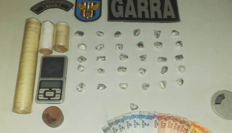 POLÍCIA MILITAR PRENDE SUSPEITO POR TRÁFICO DE DROGAS NA VILA SANTA TEREZINHA