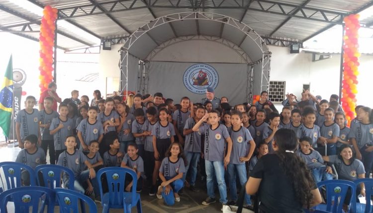 PROERD FORMA MAIS UMA TURMA EM AÇAILÂNDIA