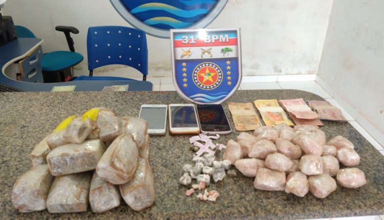 PMMA PRENDE MULHER COM GRANDE QUANTIDADE DE DROGAS NA CIDADE DE GODOFREDO VIANA