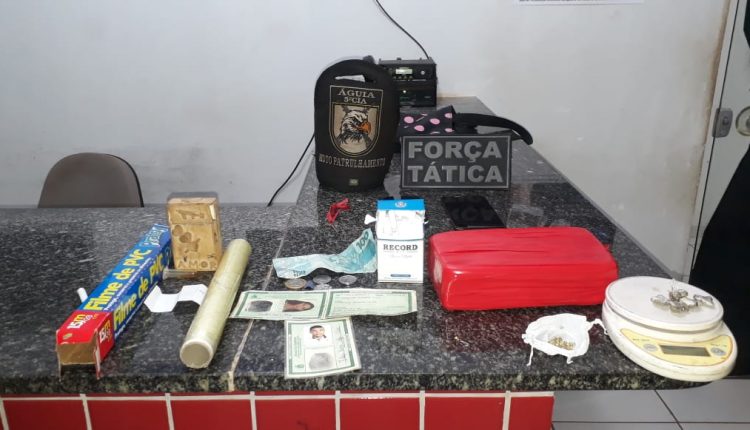 POLÍCIA MILITAR PRENDE SUSPEITOS DE TRÁFICO DE DROGAS  EM AÇAILÂNDIA