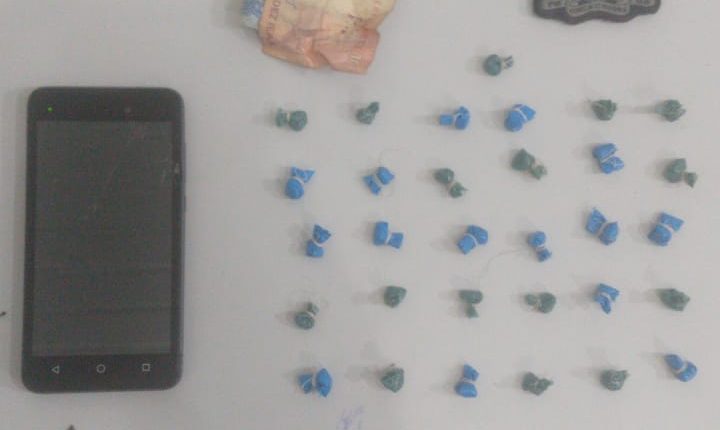 Polícia Militar apreende drogas na Vila Magril