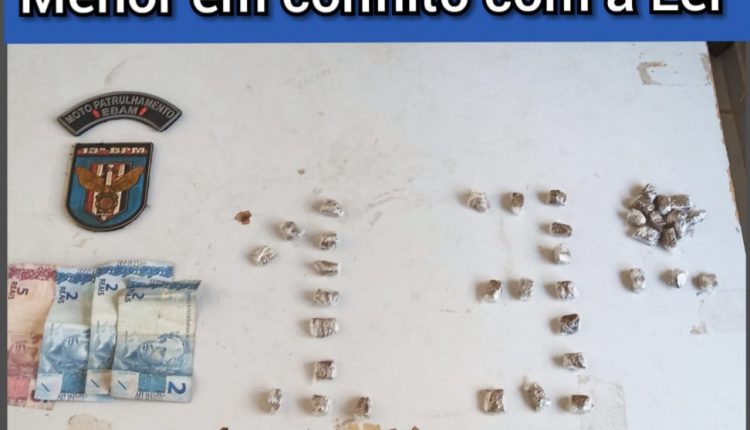 Polícia Militar apreende menor suspeito de tráfico de drogas no bairro Nova Terra.