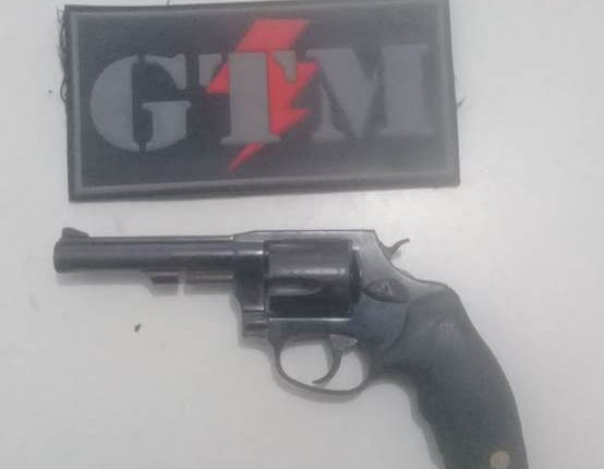 Policia Militar apreende arma de fogo com homem no bairro João Paulo